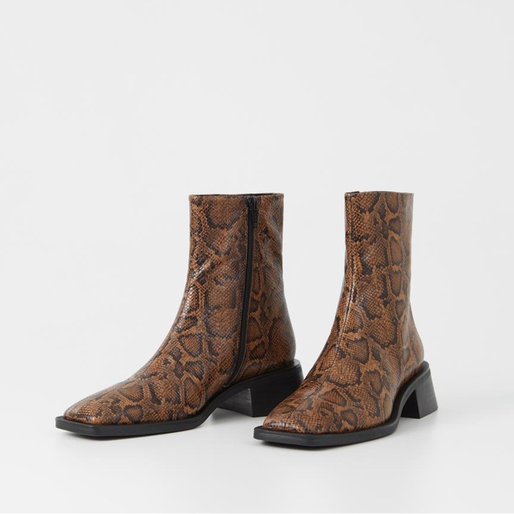 Vagabond Blanca Boots in Embossed Leather, size 36 (US 6)